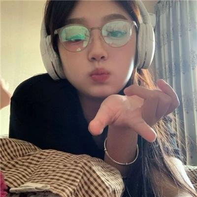 跪毯旁的眼泪